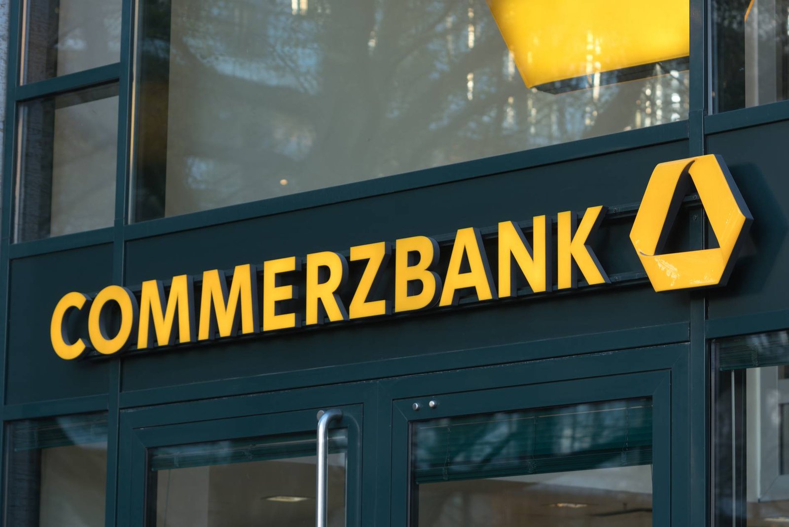 NH Commerzbank nâng dự báo về giá vàng và bạc